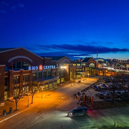 Unbeatable Downtown Experience- Walk To Bars, Casino, Stampede & Saddledome Plus Bonus Banff Pass, Parking & Wine! Calgary Bagian luar foto